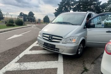 Microbuzul lasat fara numere, în aeroport, miercuri după-amiaza