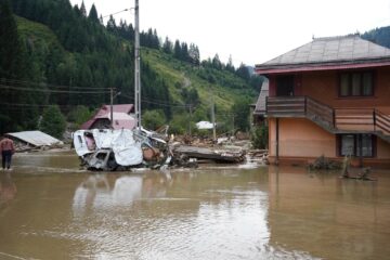 Prefectura Suceava dezminte presupusa restricționare a accesului voluntarilor în localitățile afectate de inundații