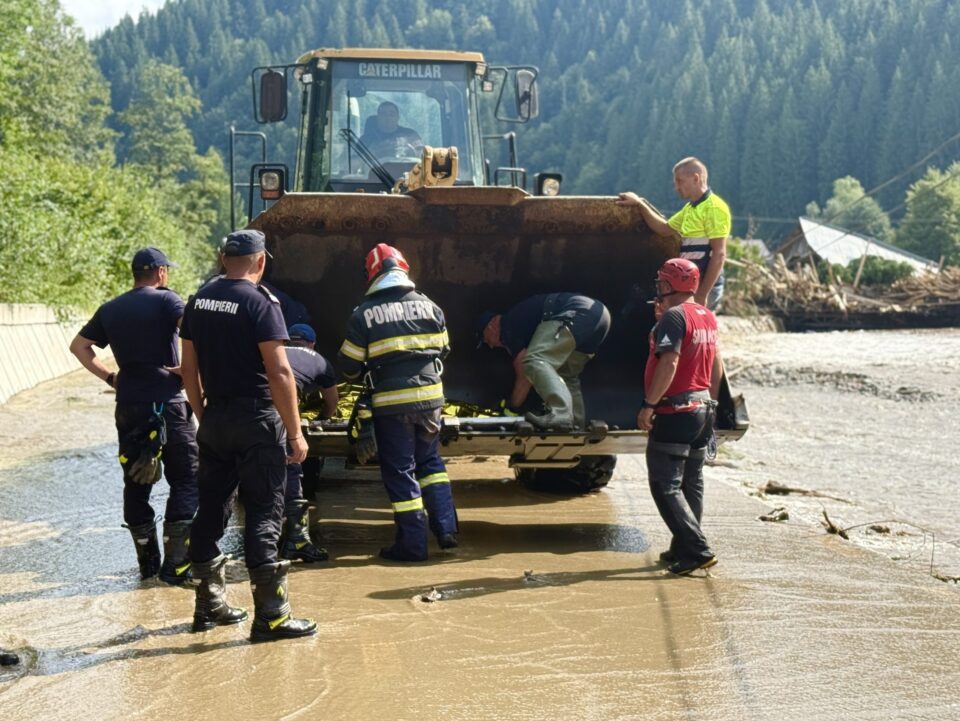 Arhiepiscopia Sucevei și Rădăuților continuă sprijinul pentru zonele Broșteni și Cotârgași greu încercate de inundații