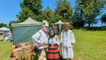 Aproape 100 de producători meșteri populari sunt prezenți până duminică la festivalul „Lume, Lume… hai la târg” din Muzeul Satului Bucovinean din Suceava