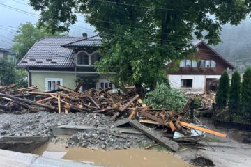 Premierul Bolojan anunță că săptămâna viitoare va fi aprobat un nou pachet de ajutoare financiare pentru refacerea caselor și infrastructurii din județele Suceava și Neamț