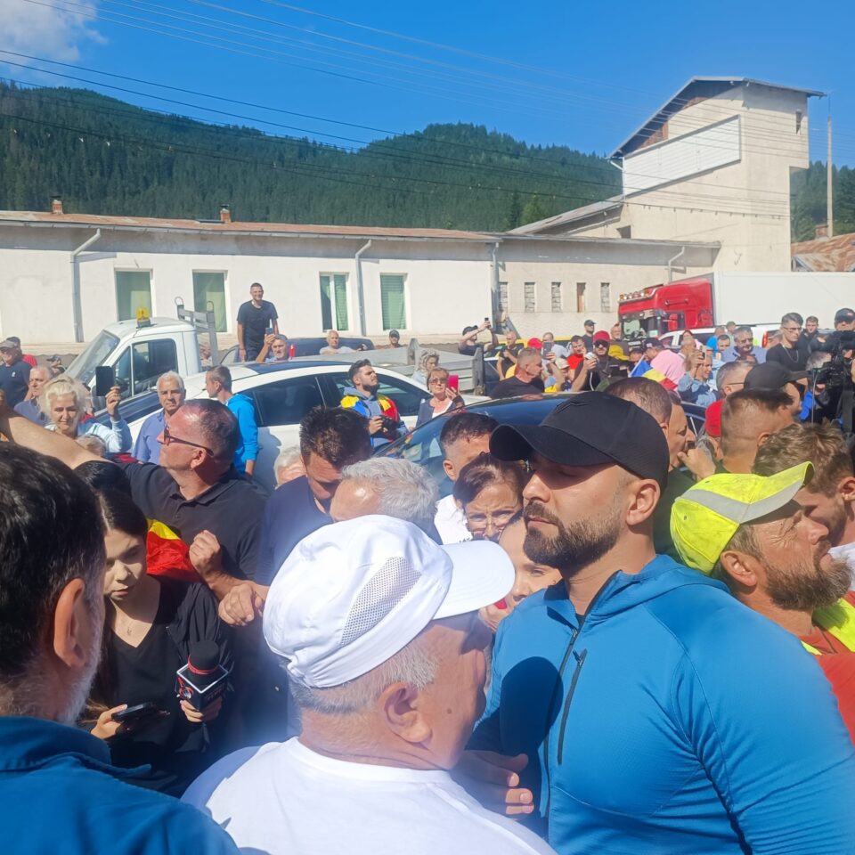 Călin Georgescu a ajuns în mijlocul sinistraților din Broșteni: „Solidaritatea pe care am văzut-o aici demonstrează că suntem un popor măreț și curajos”
