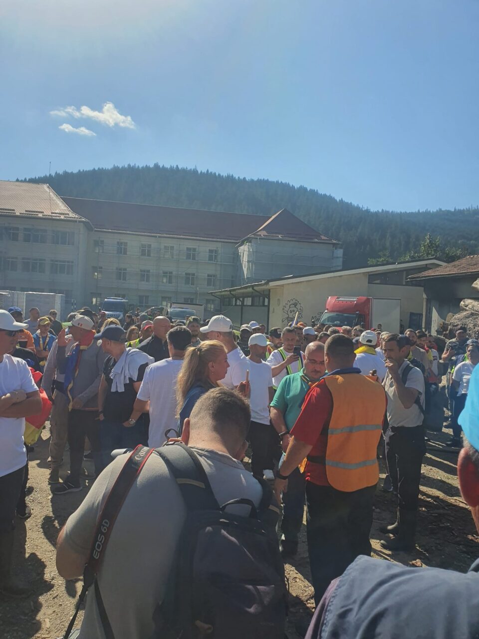 Călin Georgescu a ajuns în mijlocul sinistraților din Broșteni: „Solidaritatea pe care am văzut-o aici demonstrează că suntem un popor măreț și curajos”