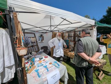 Aproape 100 de producători meșteri populari sunt prezenți până duminică la festivalul „Lume, Lume… hai la târg” din Muzeul Satului Bucovinean din Suceava