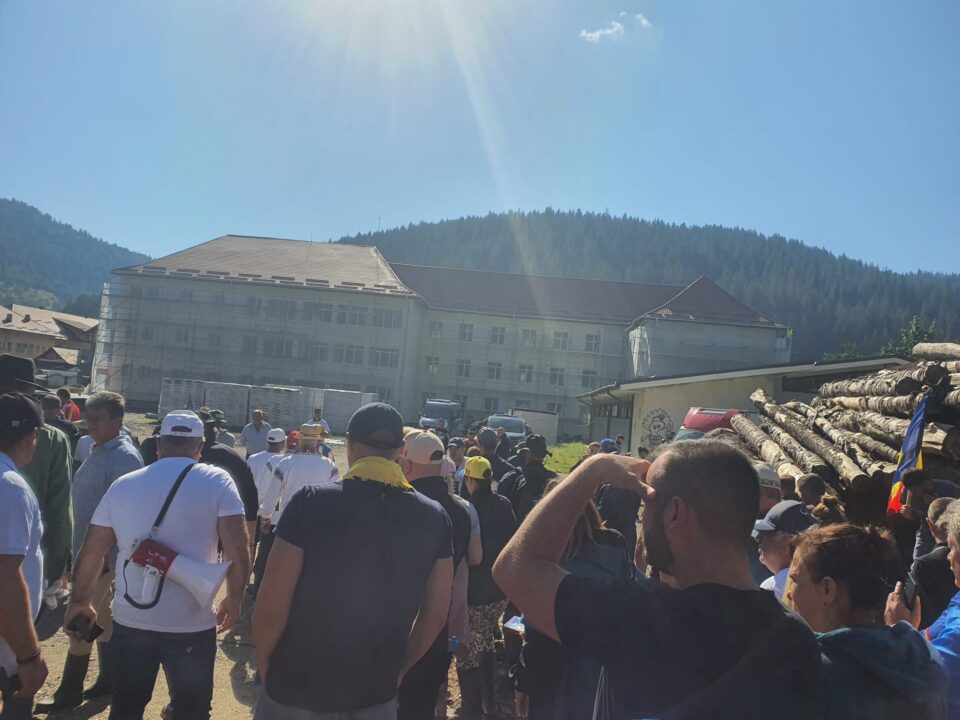 Călin Georgescu a ajuns în mijlocul sinistraților din Broșteni: „Solidaritatea pe care am văzut-o aici demonstrează că suntem un popor măreț și curajos”