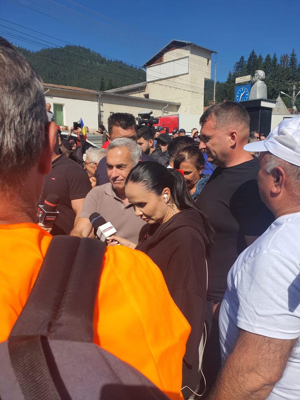 Călin Georgescu a ajuns în mijlocul sinistraților din Broșteni: „Solidaritatea pe care am văzut-o aici demonstrează că suntem un popor măreț și curajos”