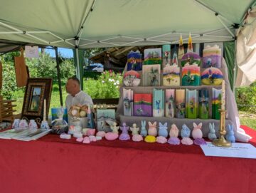 Aproape 100 de producători meșteri populari sunt prezenți până duminică la festivalul „Lume, Lume… hai la târg” din Muzeul Satului Bucovinean din Suceava