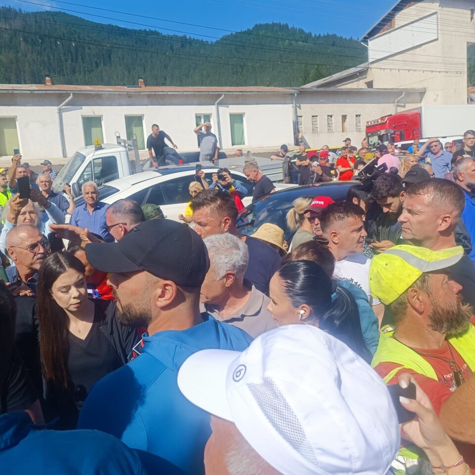 Călin Georgescu a ajuns în mijlocul sinistraților din Broșteni: „Solidaritatea pe care am văzut-o aici demonstrează că suntem un popor măreț și curajos”