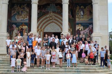 70 de copii și tineri au fost, gratuit, într-o excursie prin Bucovina, „Pe urmele Sfinților”