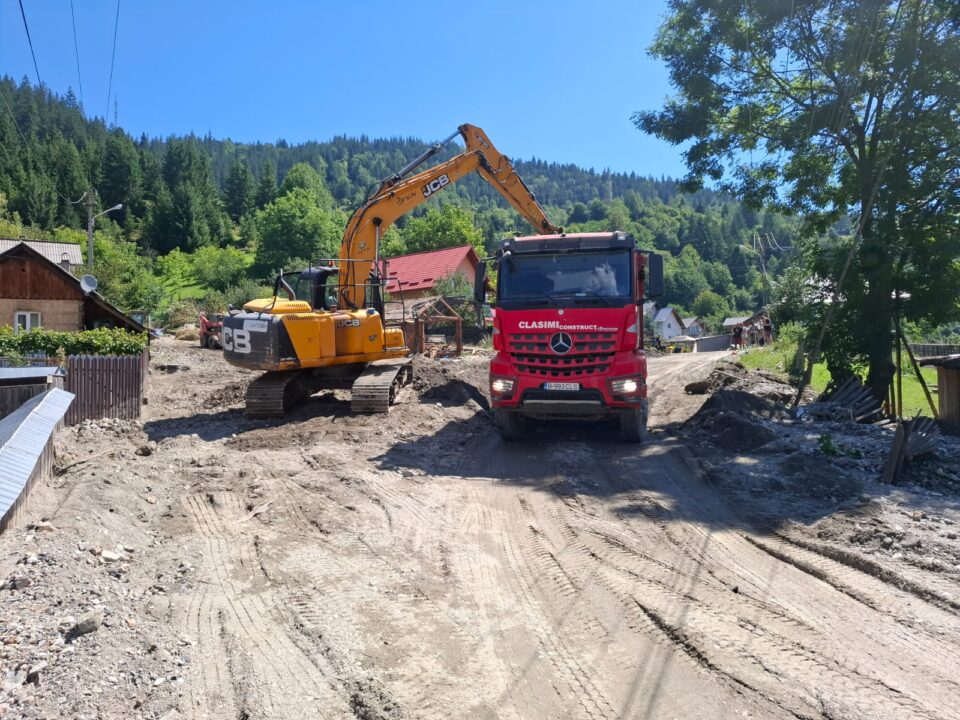 Mobilizare exemplară a comunității din Cornu Luncii pentru sprijinirea sinistraților din Broșteni