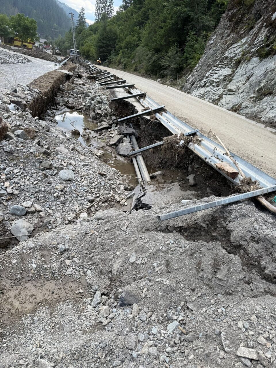 Șoldan a verificat lucrările la rețeaua de apă din Broșteni: „Dacă totul merge conform planului în câteva zile va fi pusă parțial în funcțiune”