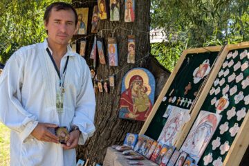 Meșterul popular Teodore – Adrian Negoiță: „Aduc cu mine tradiția locului și bucuria care mi-a fost întipărită de bunici, în a trăi și a povesti despre satul românesc”
