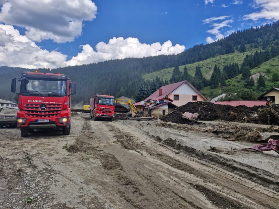 Mobilizare exemplară a comunității din Cornu Luncii pentru sprijinirea sinistraților din Broșteni