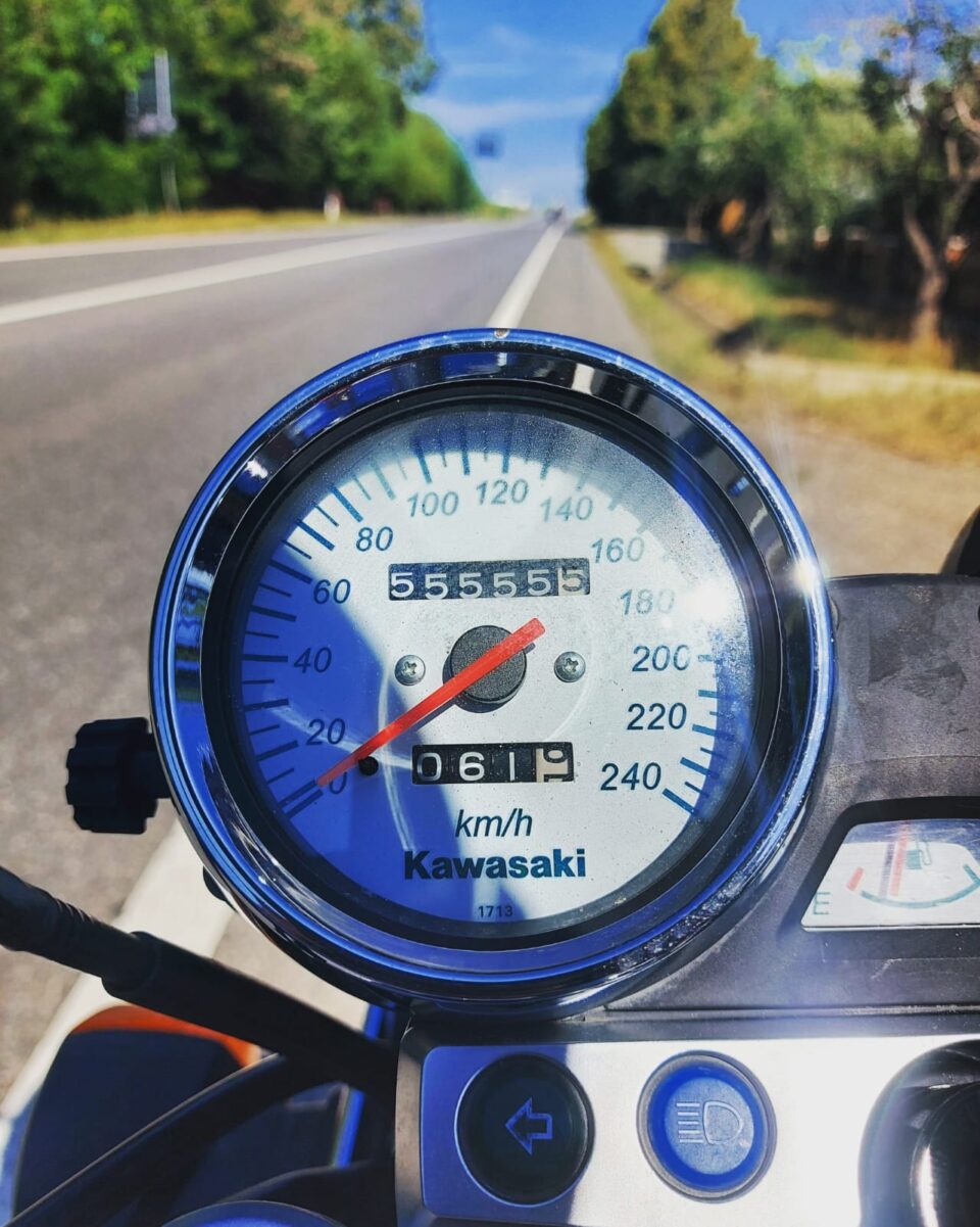 Un sucevean căruia i s-a furat o motocicletă oferă recompensă 500 de euro pentru prinderea hoțului