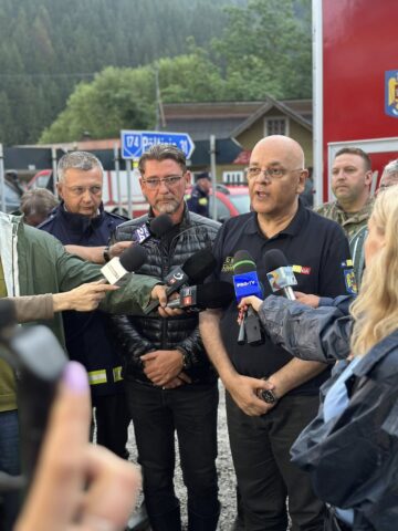 Mesajul prefectului Andronachi în a 7-a zi de după inundații: „Cu Dumnezeu alături, cu sufletul unit și cu oameni care nu se lasă, vom trece peste această încercare”