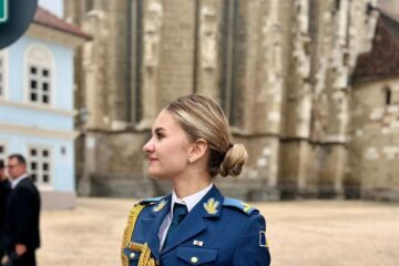 Denisa Moldoveanu din Sadova, carieră în aviație militară după absolvirea Academiei din Brașov