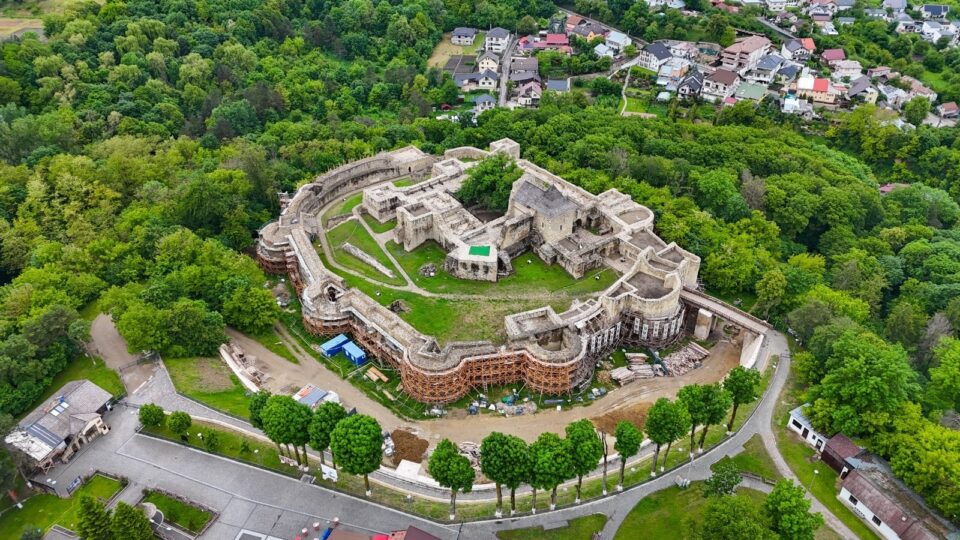 CJ Suceava a alocat aproape 10 milioane de lei pentru eliminarea infiltrațiilor de apă la Cetatea de Scaun a Sucevei