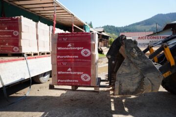 Șoldan anunță că are deja angajamente ferme că 19 case distruse de inundațiile din Broșteni vor fi reconstruite de la zero