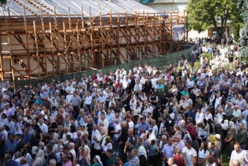 Peste 1.000 de credincioși ortodocși au fost participat la slujba oficiată de Preasfințitul Părinte Nectarie de Bogdania de hramul Mănăstirii Slatina