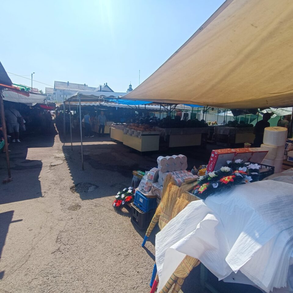 Zona din spatele Pieței Mari intră în reorganizare, ceea ce a stârnit furia comercianților
