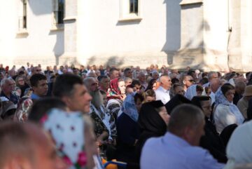 Peste 1.000 de credincioși ortodocși au fost participat la slujba oficiată de Preasfințitul Părinte Nectarie de Bogdania de hramul Mănăstirii Slatina