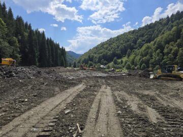 Primarul din Cornu Luncii, Gheorghe Fron, a mers în Broșteni cu un transport consistent de ajutoare pentru sinistrați