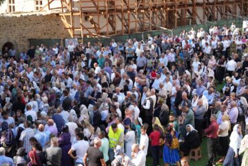 Peste 1.000 de credincioși ortodocși au fost participat la slujba oficiată de Preasfințitul Părinte Nectarie de Bogdania de hramul Mănăstirii Slatina