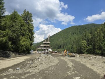 Primarul din Cornu Luncii, Gheorghe Fron, a mers în Broșteni cu un transport consistent de ajutoare pentru sinistrați