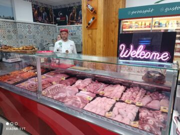 Oferta bogata de carne din noul magazin Raitar