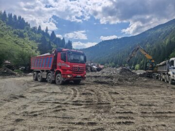 Primarul din Cornu Luncii, Gheorghe Fron, a mers în Broșteni cu un transport consistent de ajutoare pentru sinistrați