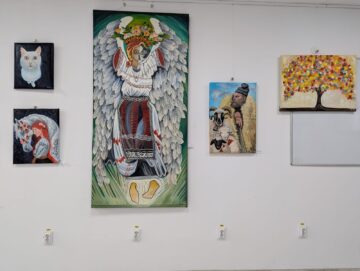 Andra Mihalescu – Tzwtzu, artista din Suceava care pictează lumi, „Între lumi”