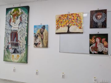 Andra Mihalescu – Tzwtzu, artista din Suceava care pictează lumi, „Între lumi”