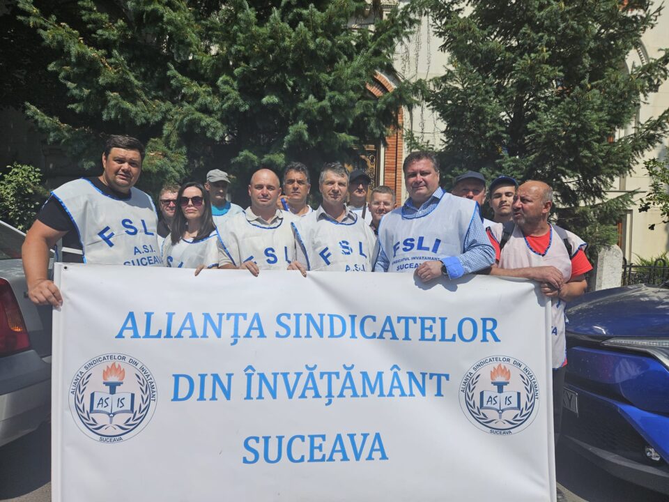 Angajați din învățământul preuniversitar au pichetat joi, pentru a șaptea zi, sediul Ministerului Educației