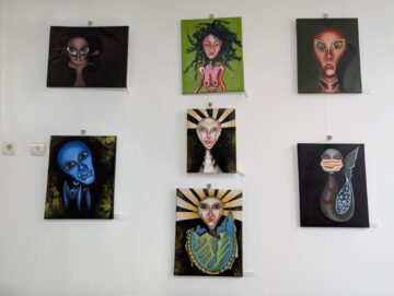 Andra Mihalescu – Tzwtzu, artista din Suceava care pictează lumi, „Între lumi”
