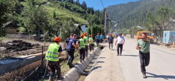 Șoldan spune că răspunsul la apelul pentru reconstrucția Broșteniului este unul impresionant. „Solidaritatea oamenilor se simte la fiecare pas”