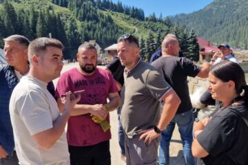 Șoldan anunță că toate casele din Broșteni afectate grav de inundații și-au găsit constructori, fără bani de la Guvern