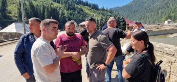 Șoldan anunță că toate casele din Broșteni afectate grav de inundații și-au găsit constructori, fără bani de la Guvern