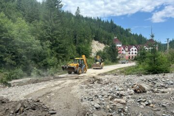 CJ Suceava a început lucrările de refacere a drumurilor afectate de inundații