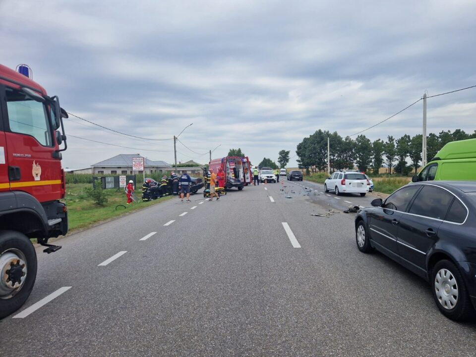 Șofer sucevean, rănit după ce a făcut o manevră imprudentă pe drumul european 85