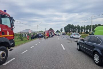 Șofer sucevean, rănit după ce a făcut o manevră imprudentă pe drumul european 85