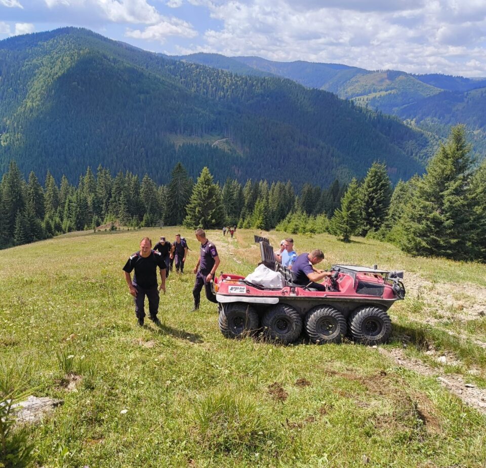 Transport umanitar cu provizii pentru ciobanii izolați la Dârmoxa