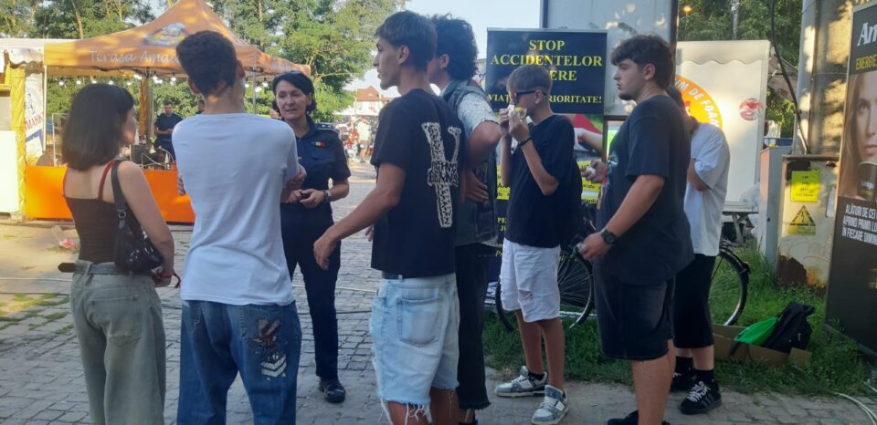 Ochelarii care simulează un accident rutier și bicicleta beată, prezentate sucevenilor care au fost la Motorfest