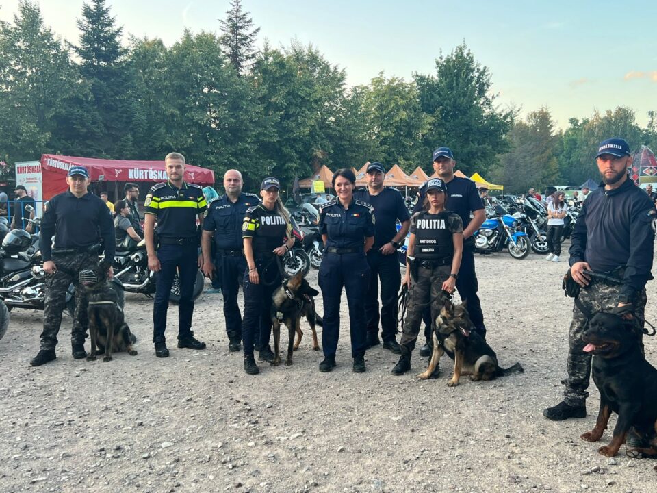 Ochelarii care simulează un accident rutier și bicicleta beată, prezentate sucevenilor care au fost la Motorfest