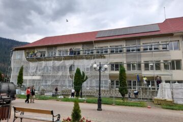 Elevii din Broșteni vor învăța într-un singur schimb, după terminarea lucrărilor la corpul A al liceului din oraș