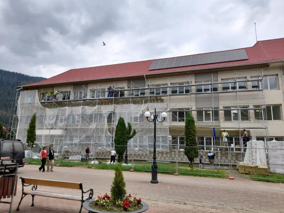 Elevii din Broșteni vor învăța într-un singur schimb, după terminarea lucrărilor la corpul A al liceului din oraș