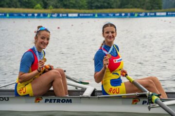 Teodora Lehaci, în stânga imaginii, a devenit campioană mondială de juniori