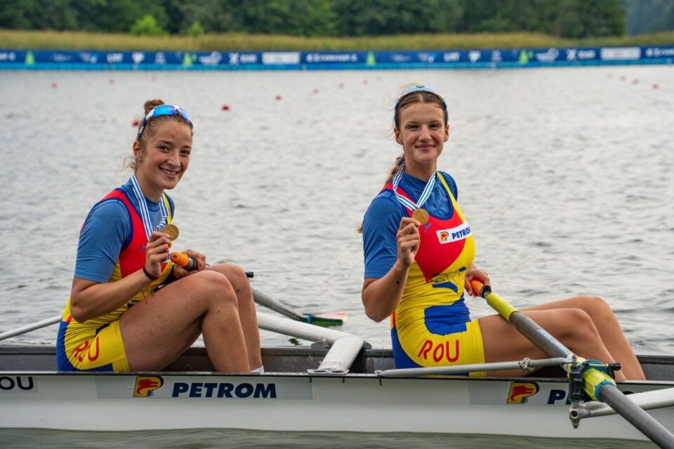 Teodora Lehaci, în stânga imaginii, a devenit campioană mondială de juniori
