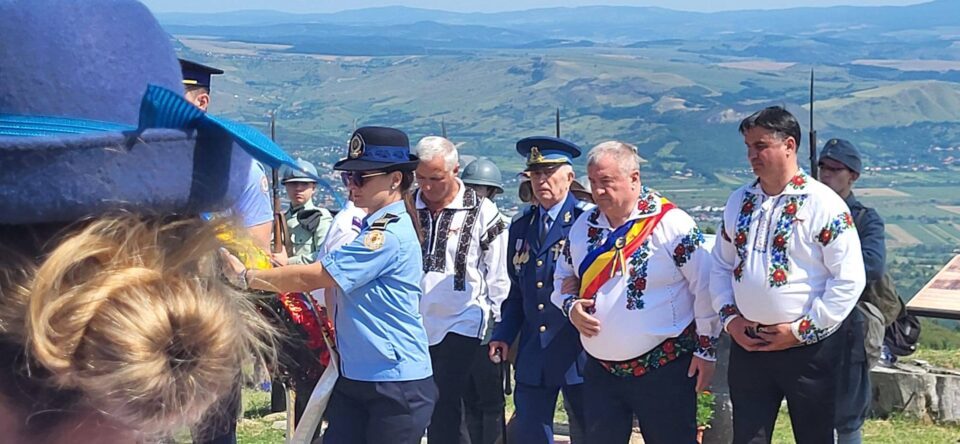 Gheorghe Fron si Dumitru Davidel, pe Dealul Coșna