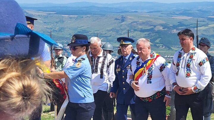 Gheorghe Fron si Dumitru Davidel, pe Dealul Coșna