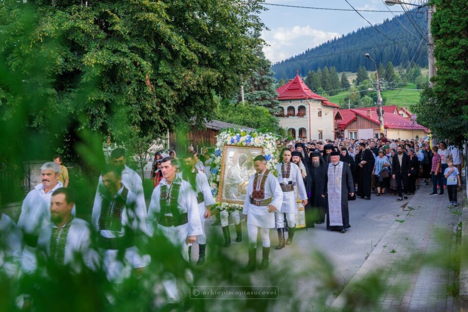 Icoana făcătoare de minuni a Maicii Domnului de la Mănăstirea Rarău a călătorit pentru a doua oară prin Câmpulung Moldovenesc